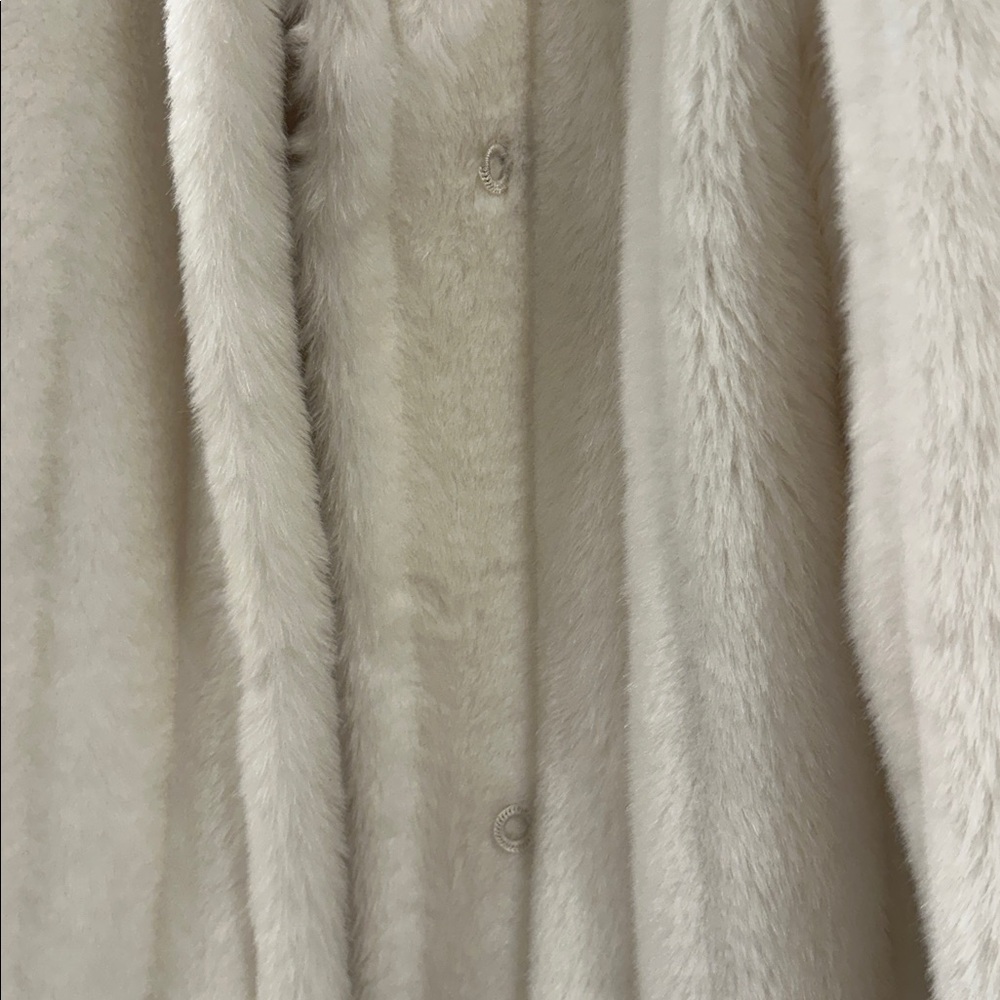 Vintage White Faux Fur Coat - Picture 4 of 4